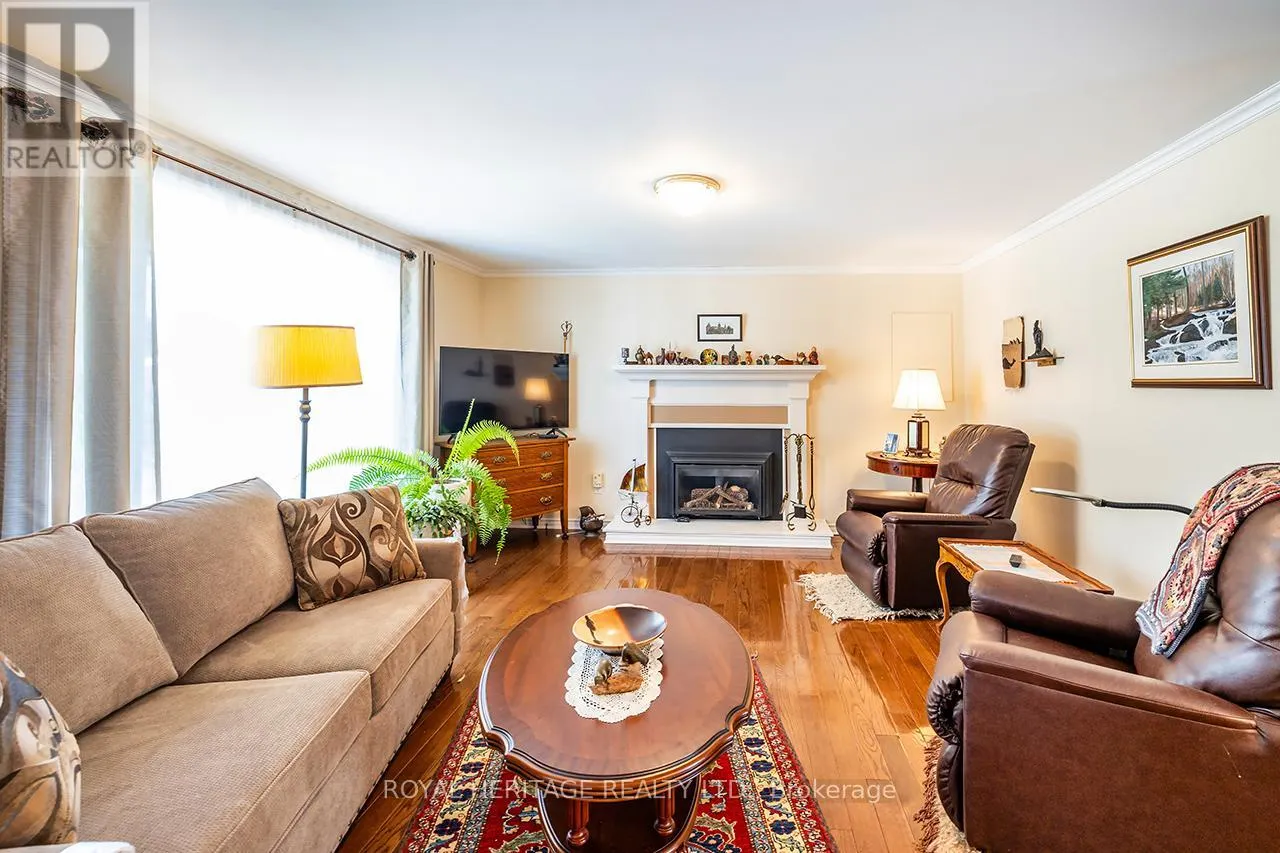 38 BLUFFS ROAD E