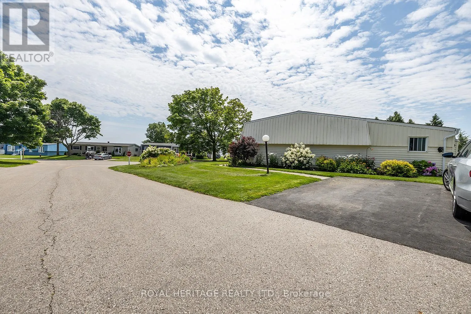 38 BLUFFS ROAD E