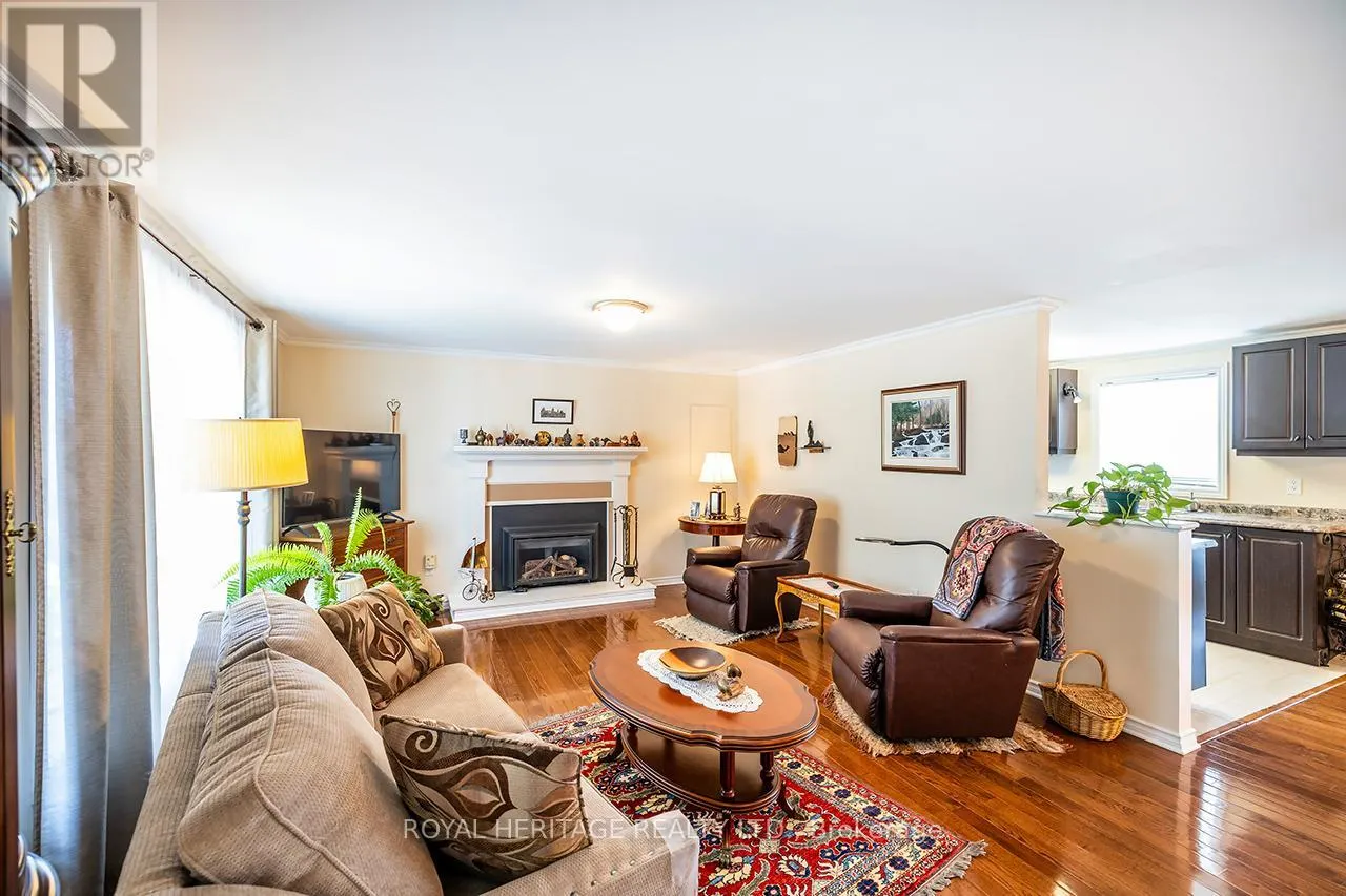 38 BLUFFS ROAD E