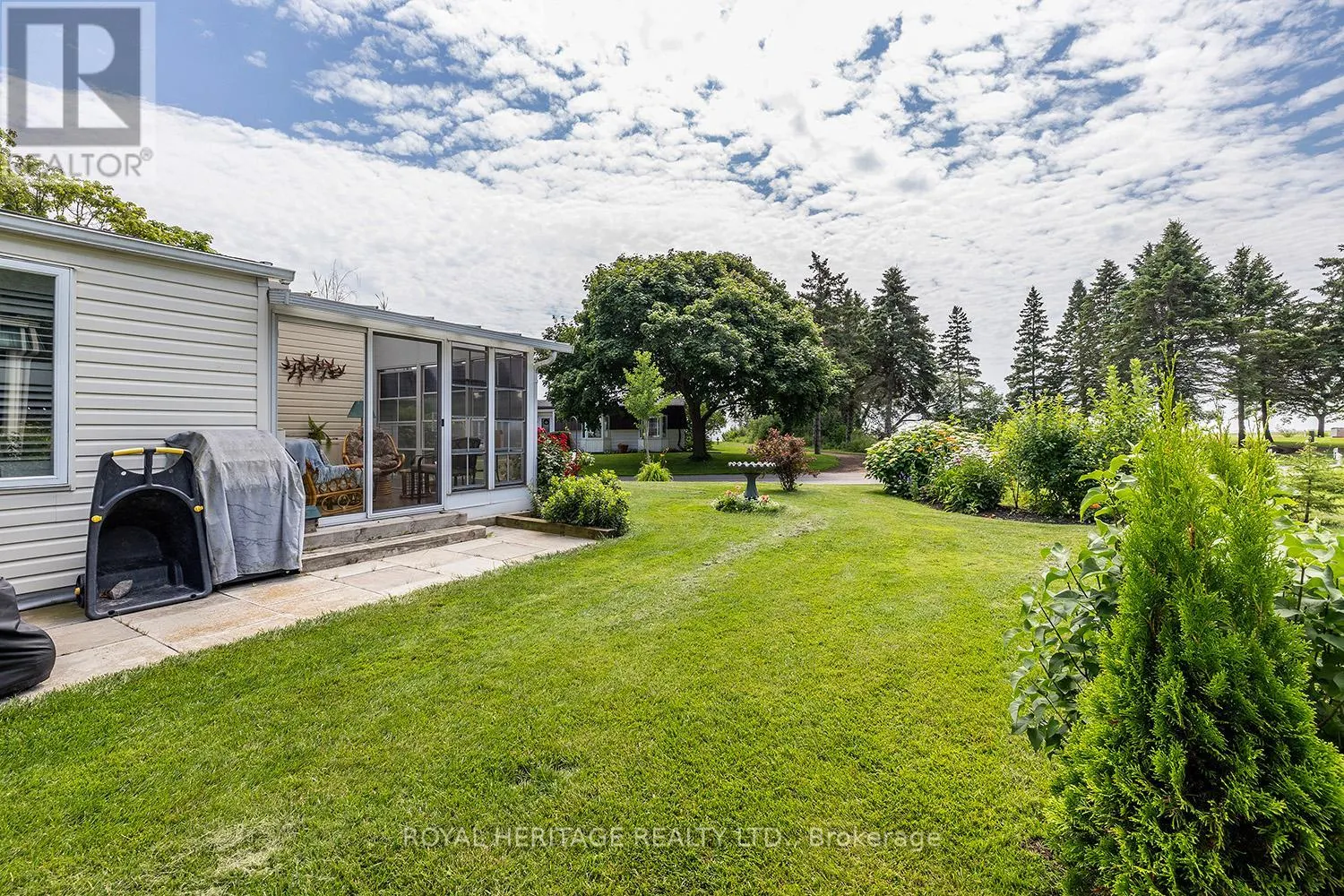 38 BLUFFS ROAD E