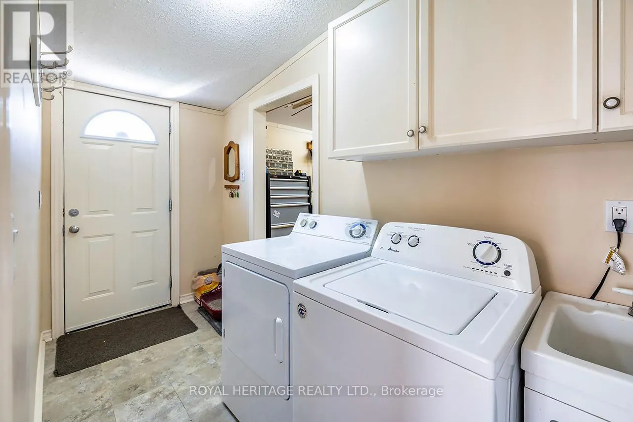 38 BLUFFS ROAD E