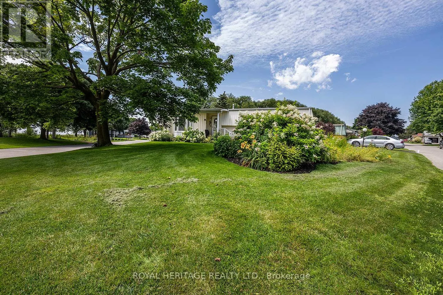 38 BLUFFS ROAD E