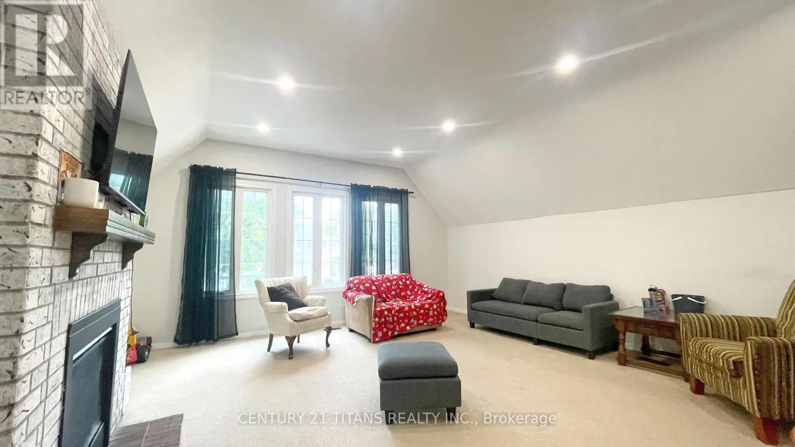 75 DANIELS CRESCENT