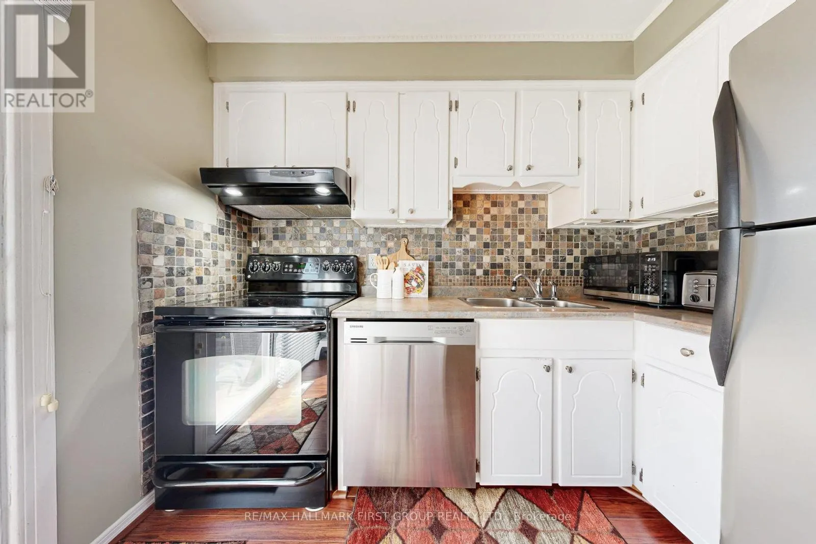 105 - 580 EYER DRIVE