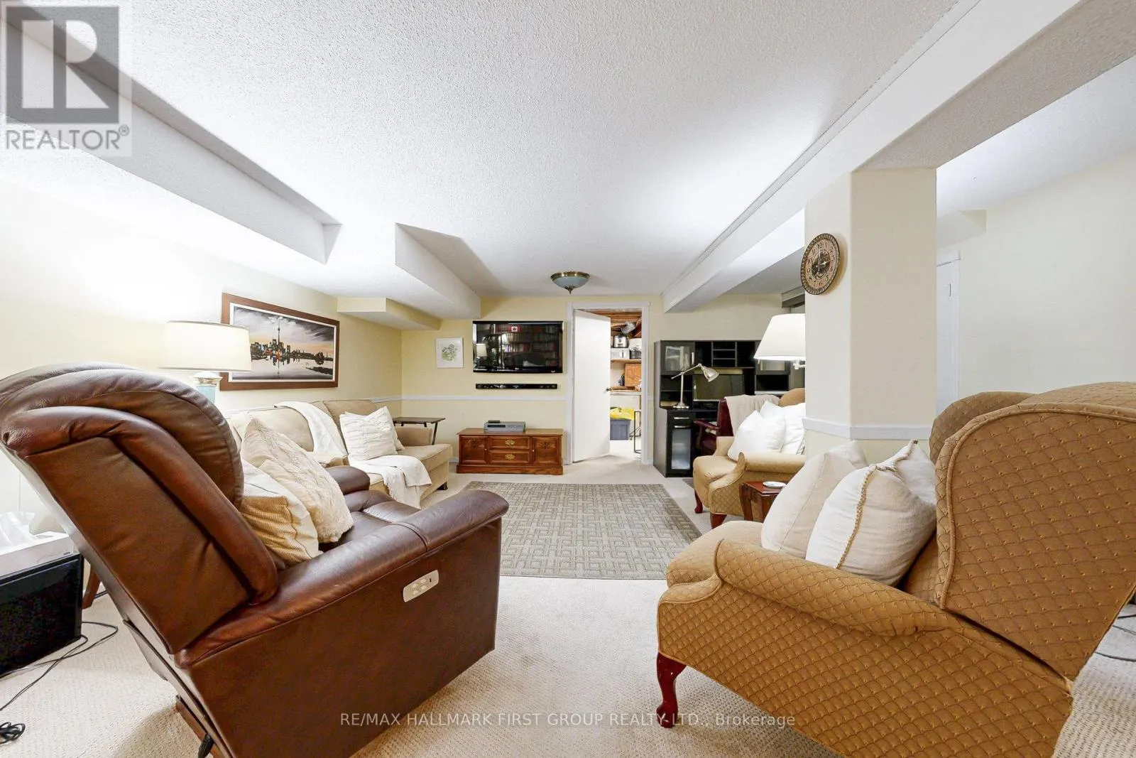 105 - 580 EYER DRIVE