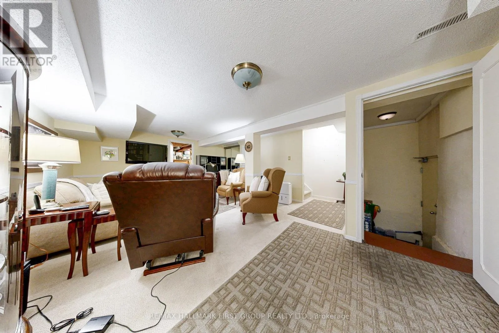 105 - 580 EYER DRIVE