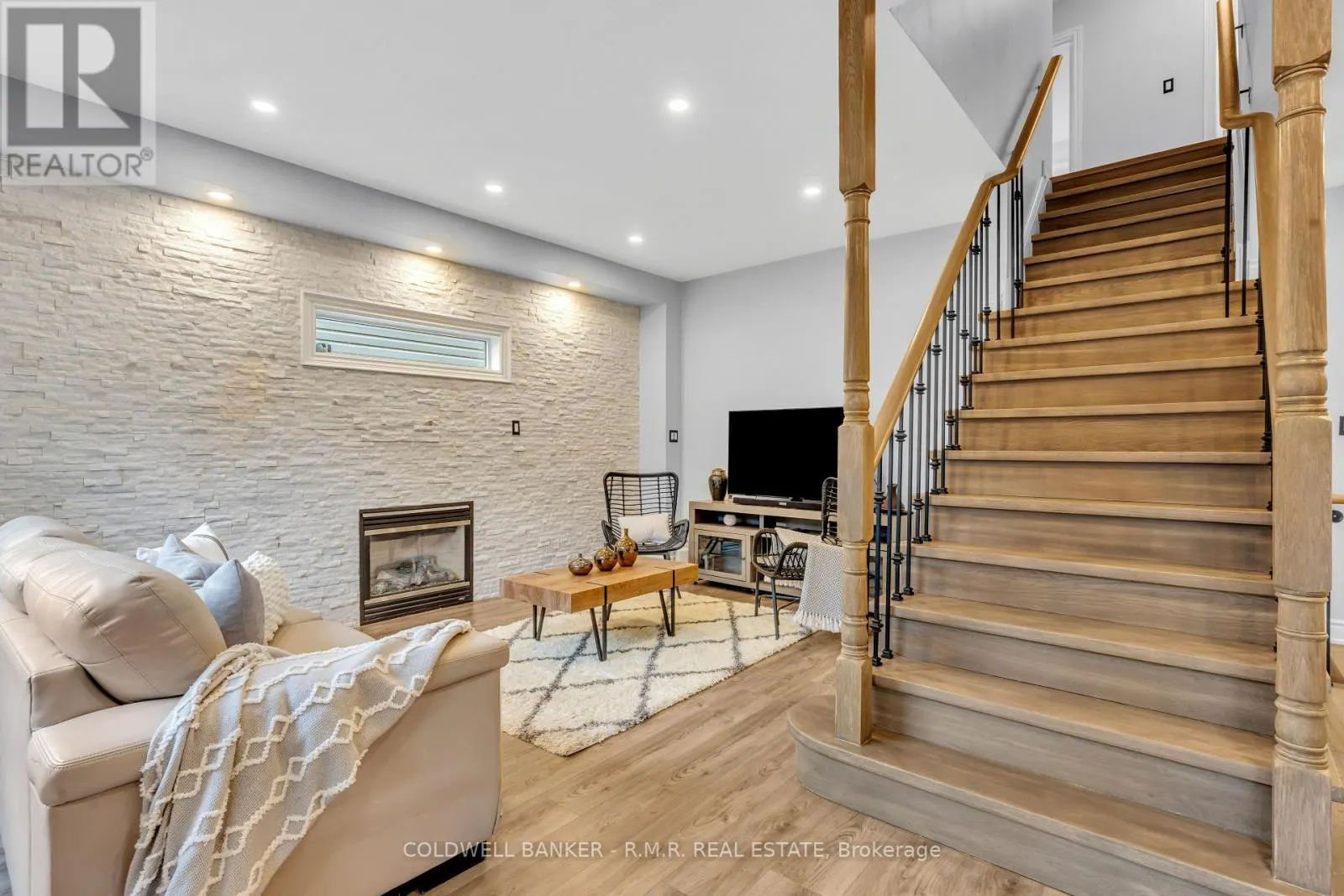 82 VIPOND ROAD