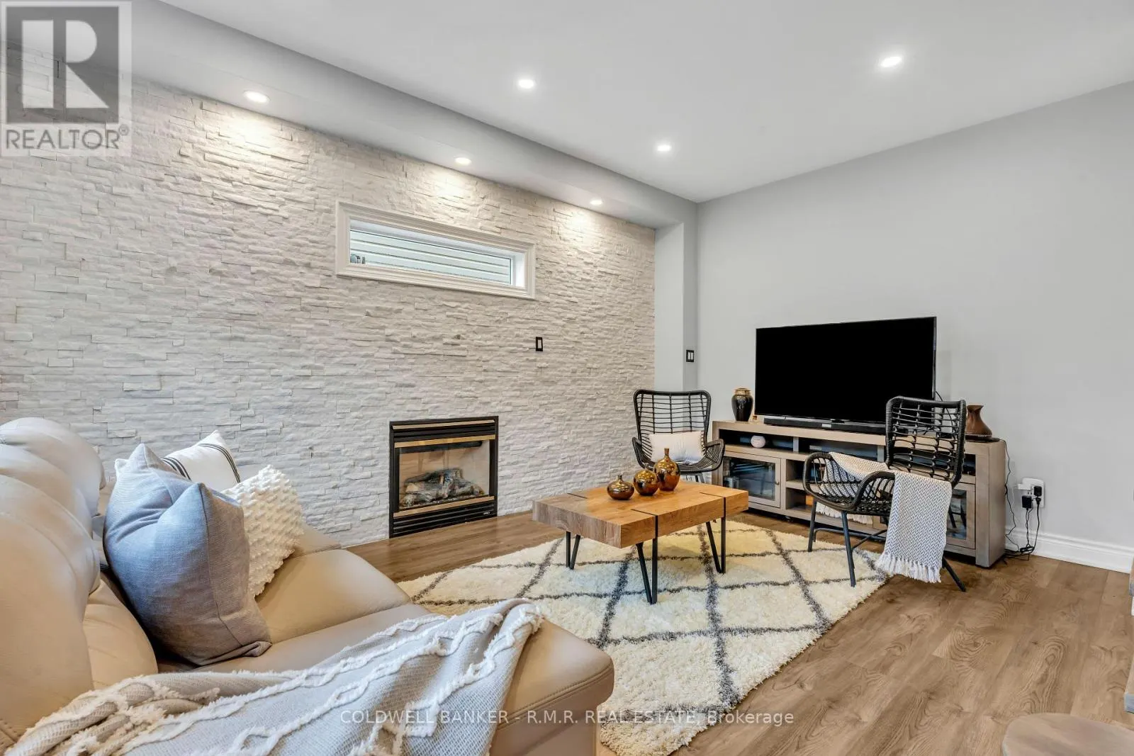 82 VIPOND ROAD