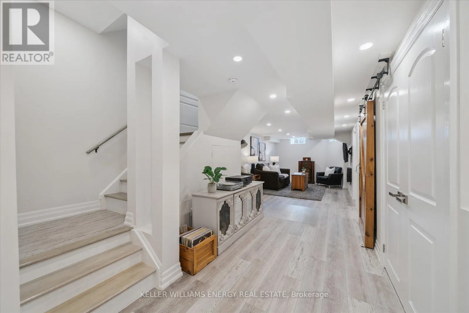 32 CORIANNE AVENUE