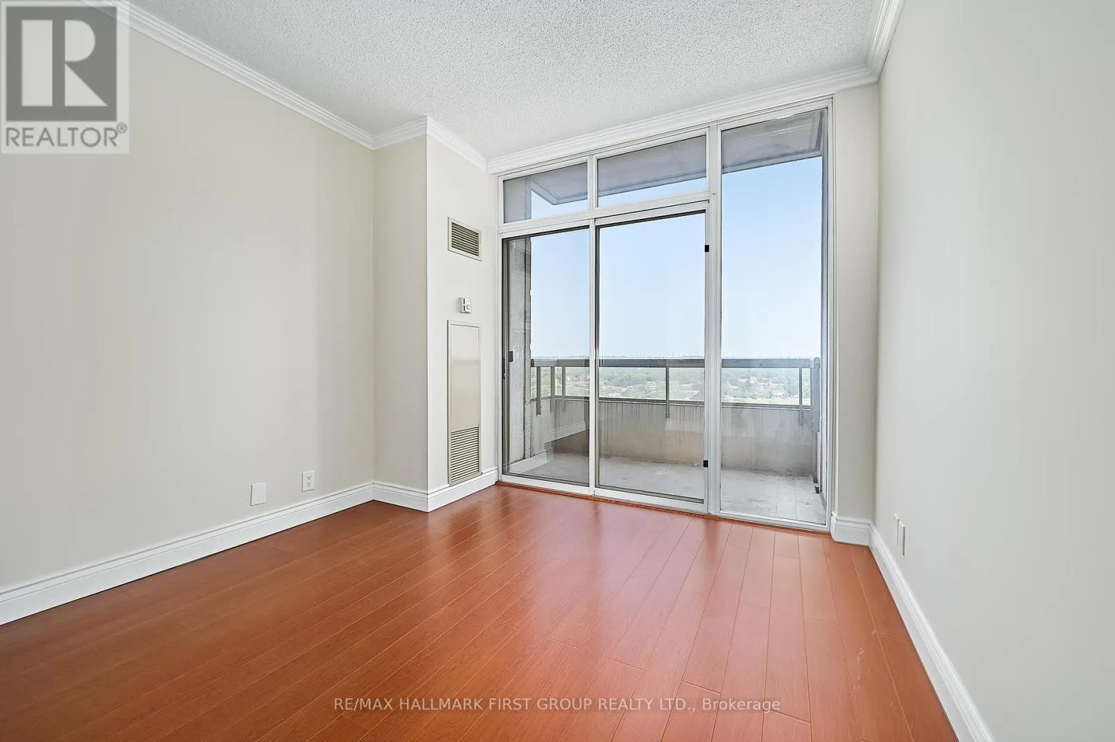 1716 - 1000 THE ESPLANADE ROAD N