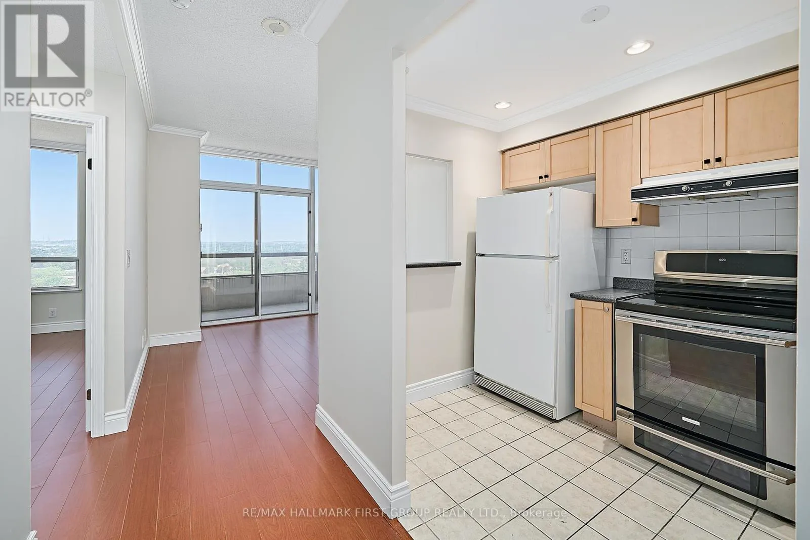 1716 - 1000 THE ESPLANADE ROAD N