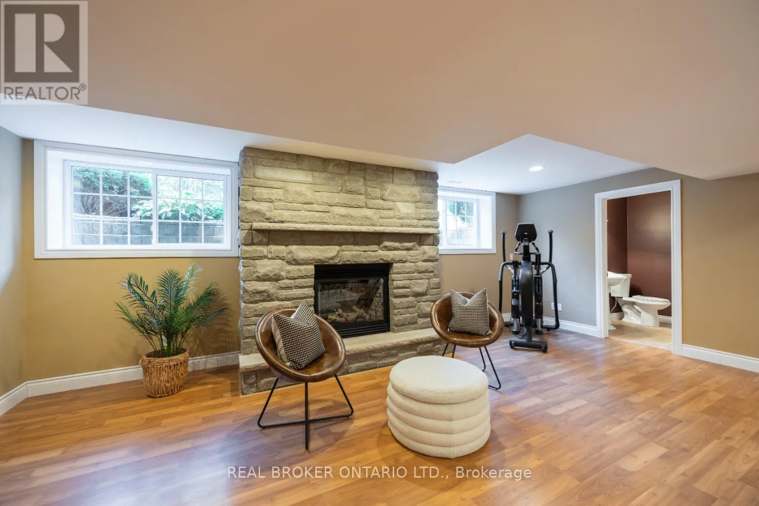 10 BROWNSVILLE COURT