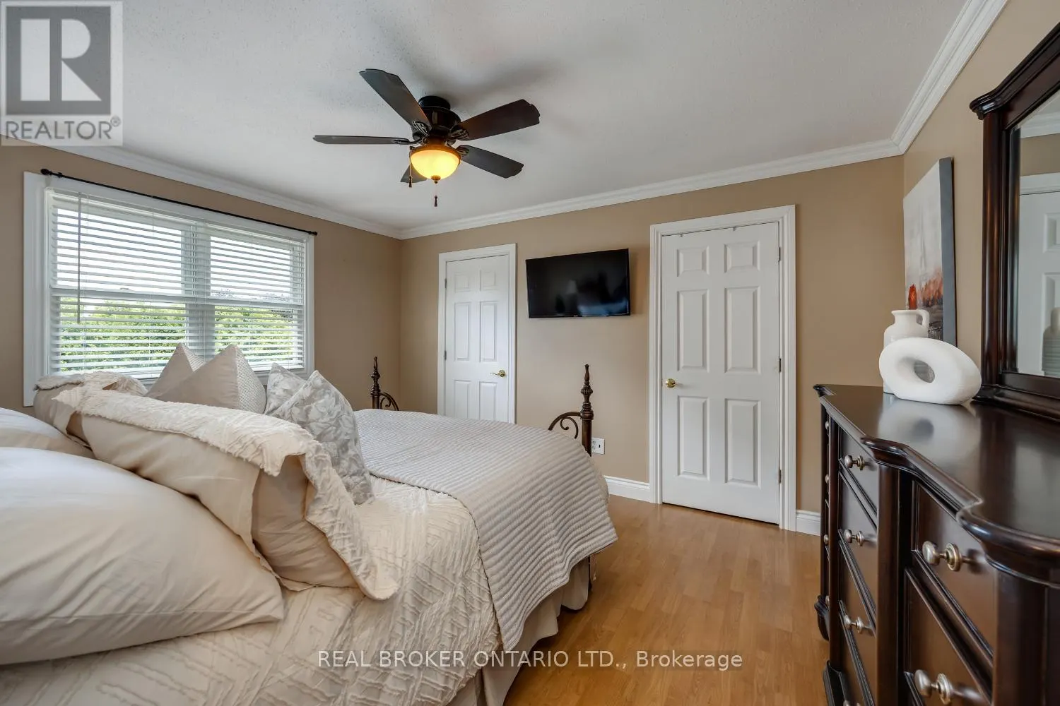 10 BROWNSVILLE COURT