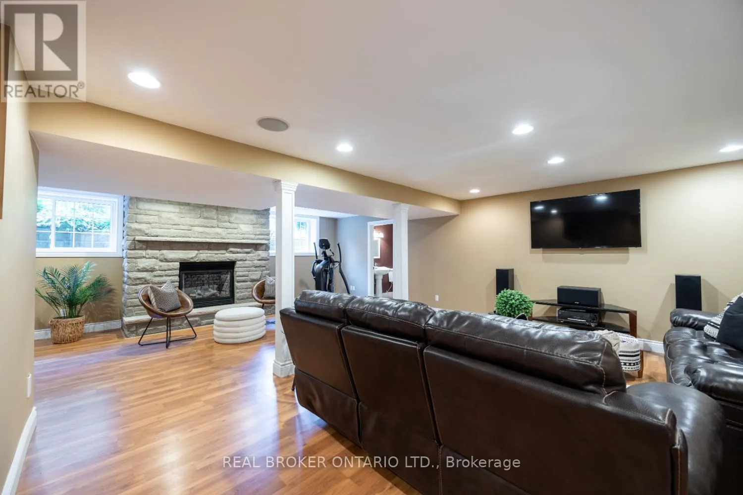 10 BROWNSVILLE COURT
