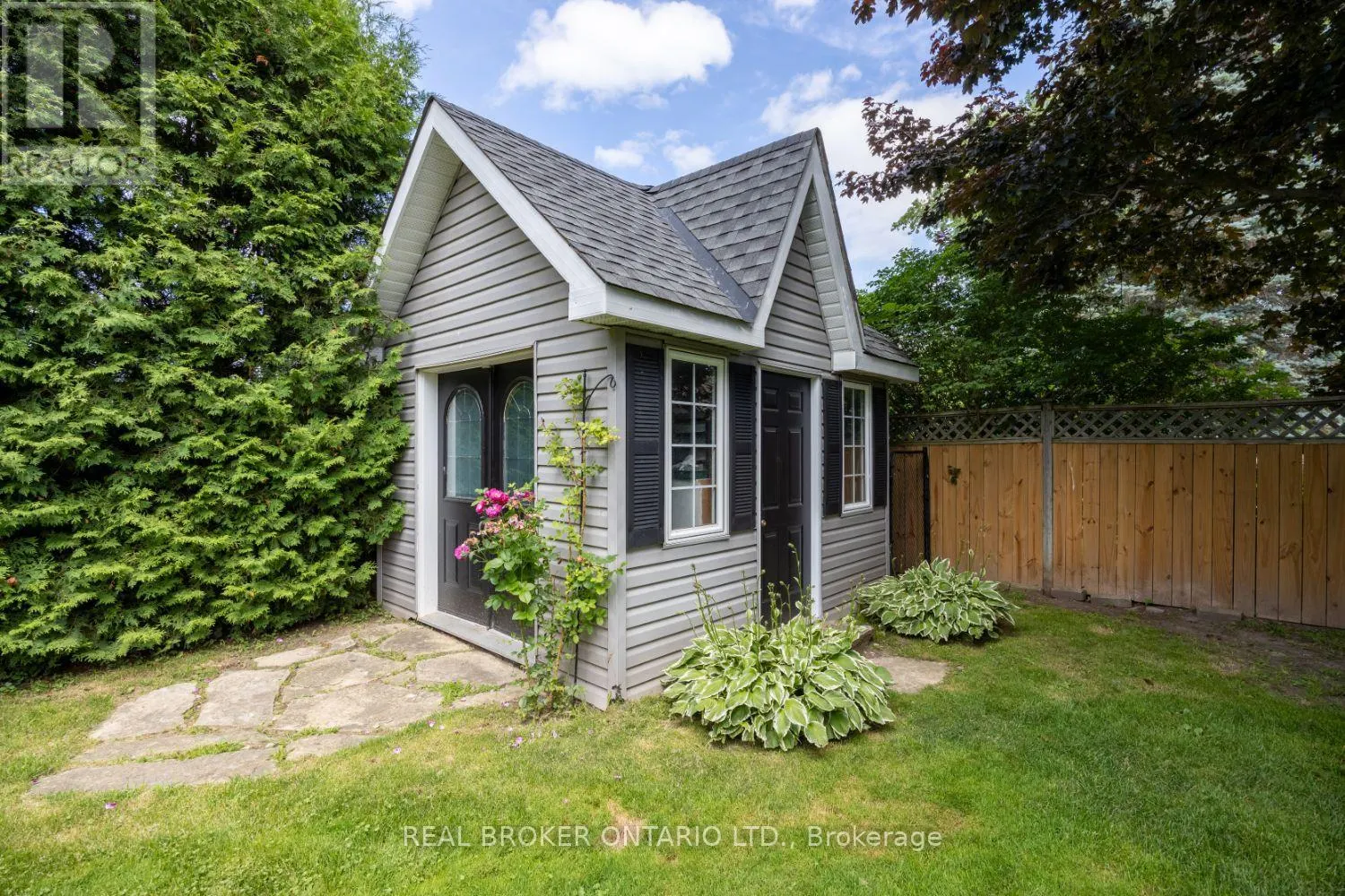 10 BROWNSVILLE COURT