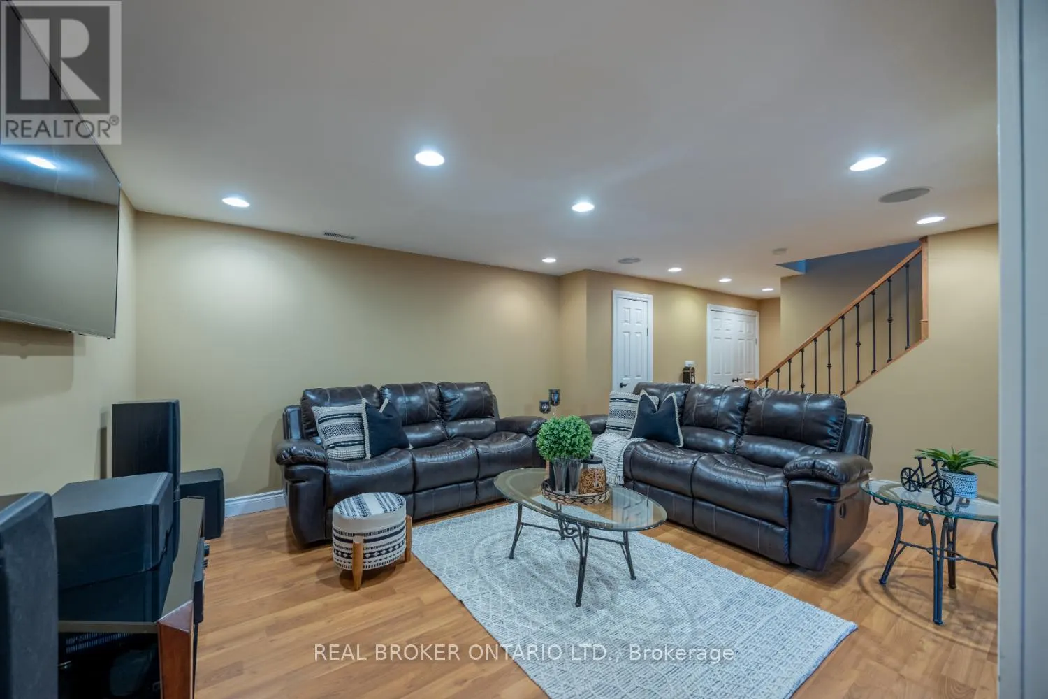 10 BROWNSVILLE COURT