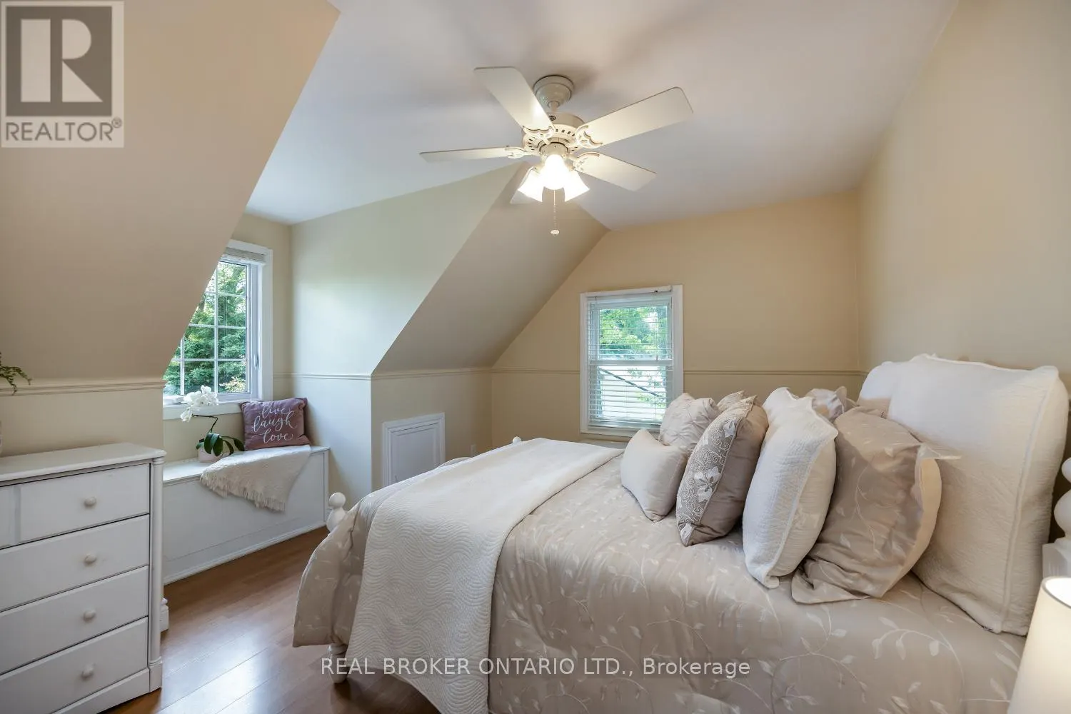 10 BROWNSVILLE COURT