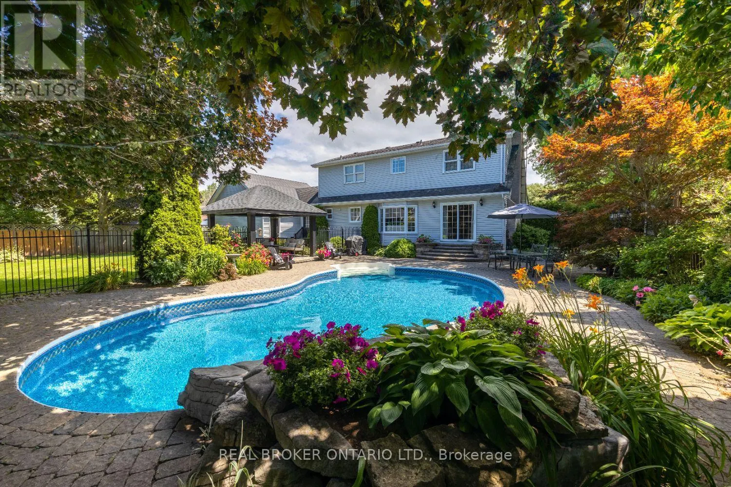 10 BROWNSVILLE COURT