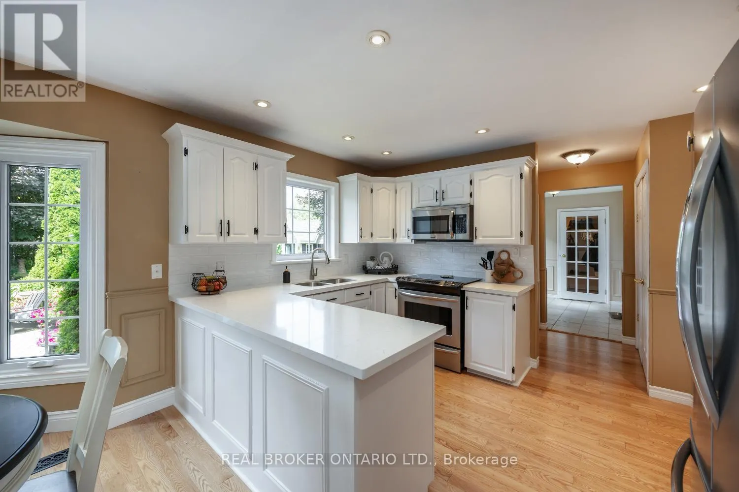10 BROWNSVILLE COURT