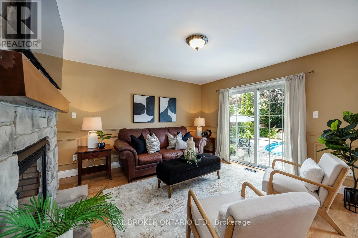 10 BROWNSVILLE COURT