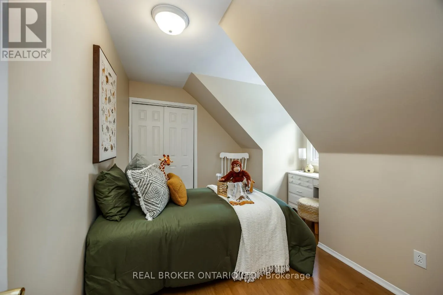 10 BROWNSVILLE COURT
