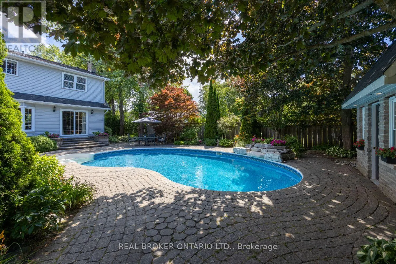 10 BROWNSVILLE COURT