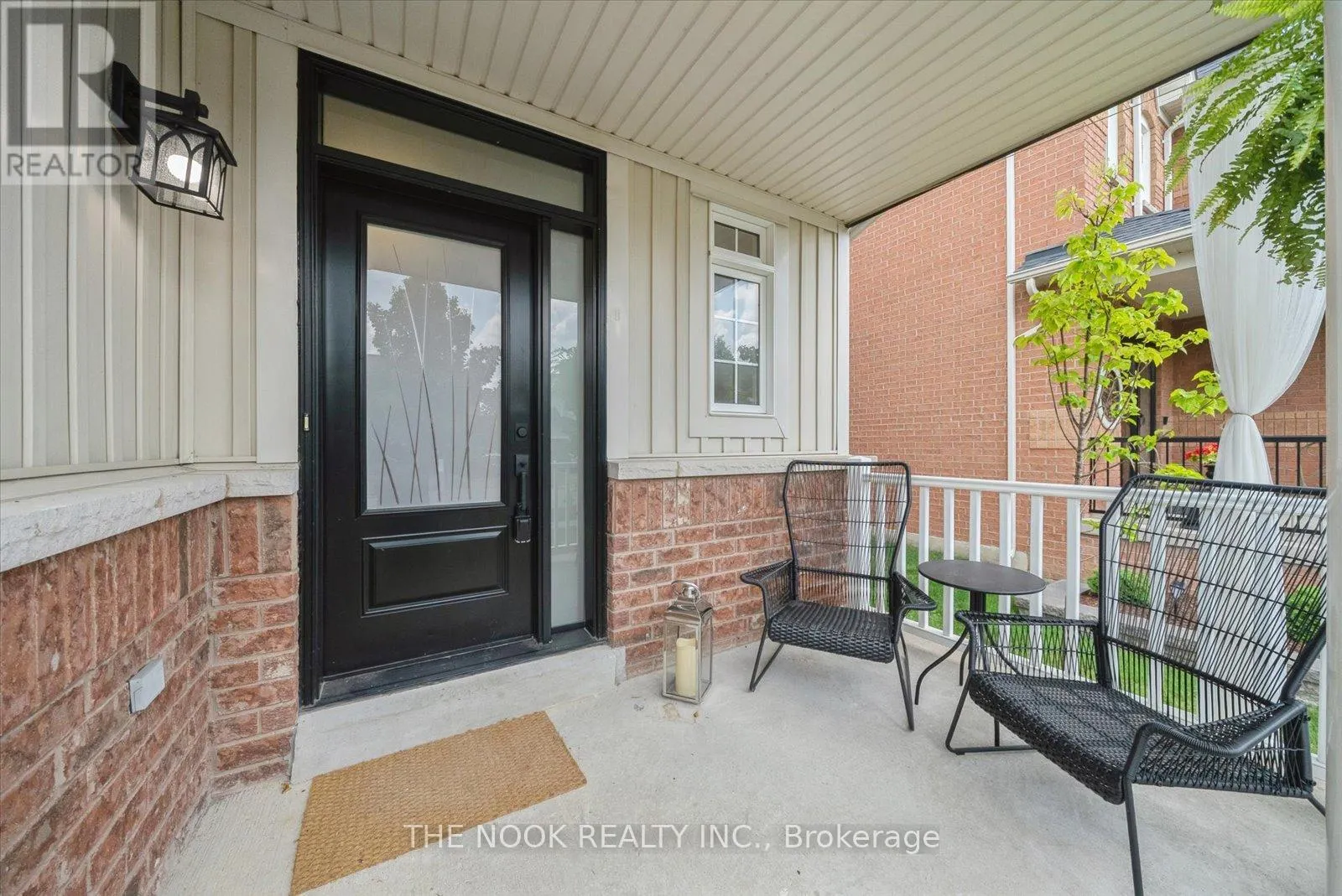31 QUEENSPLATE DRIVE