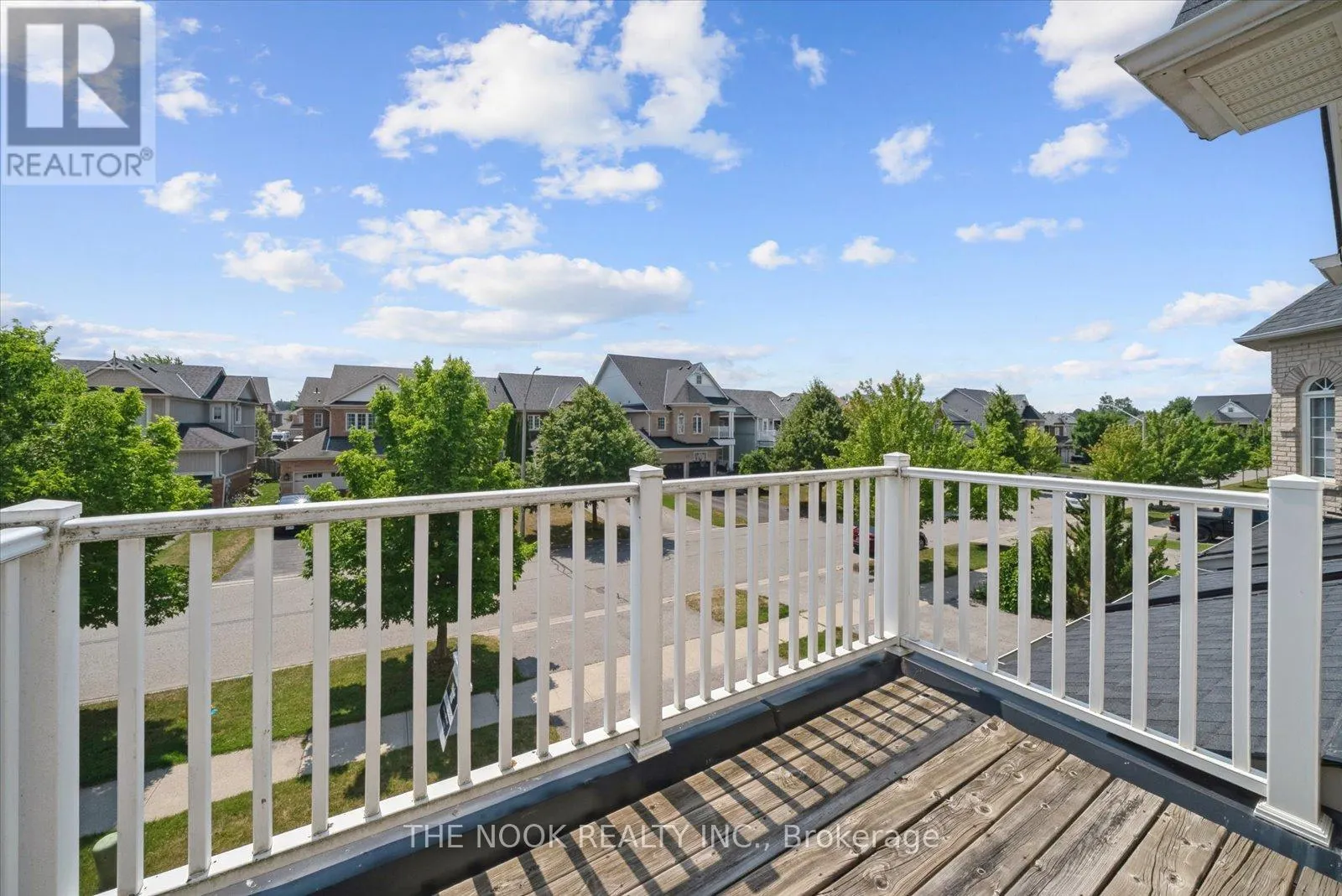 31 QUEENSPLATE DRIVE