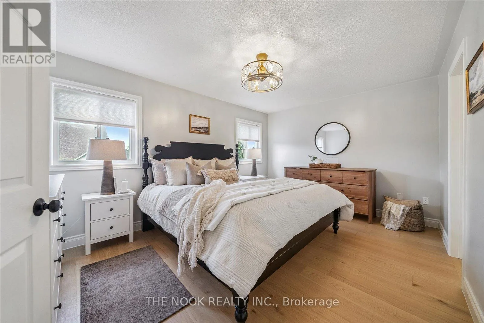 31 QUEENSPLATE DRIVE