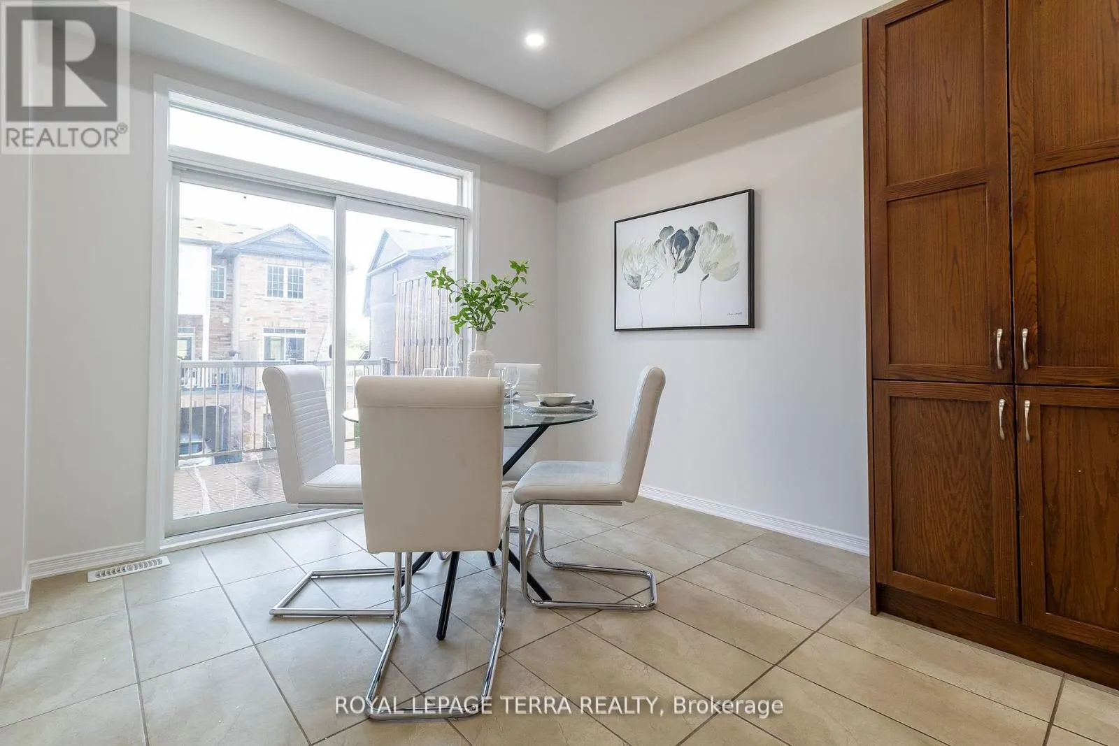 8 GRAYWARDINE LANE