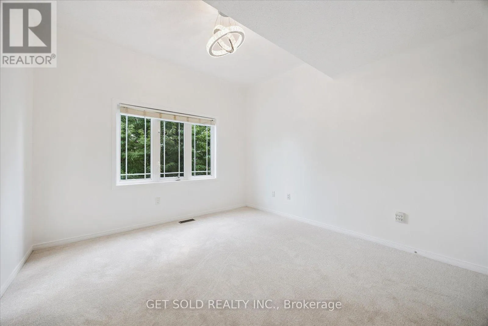 28 BARDEN CRESCENT