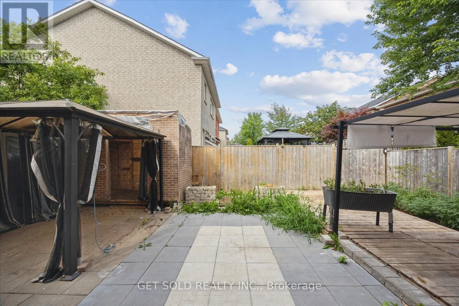 28 BARDEN CRESCENT