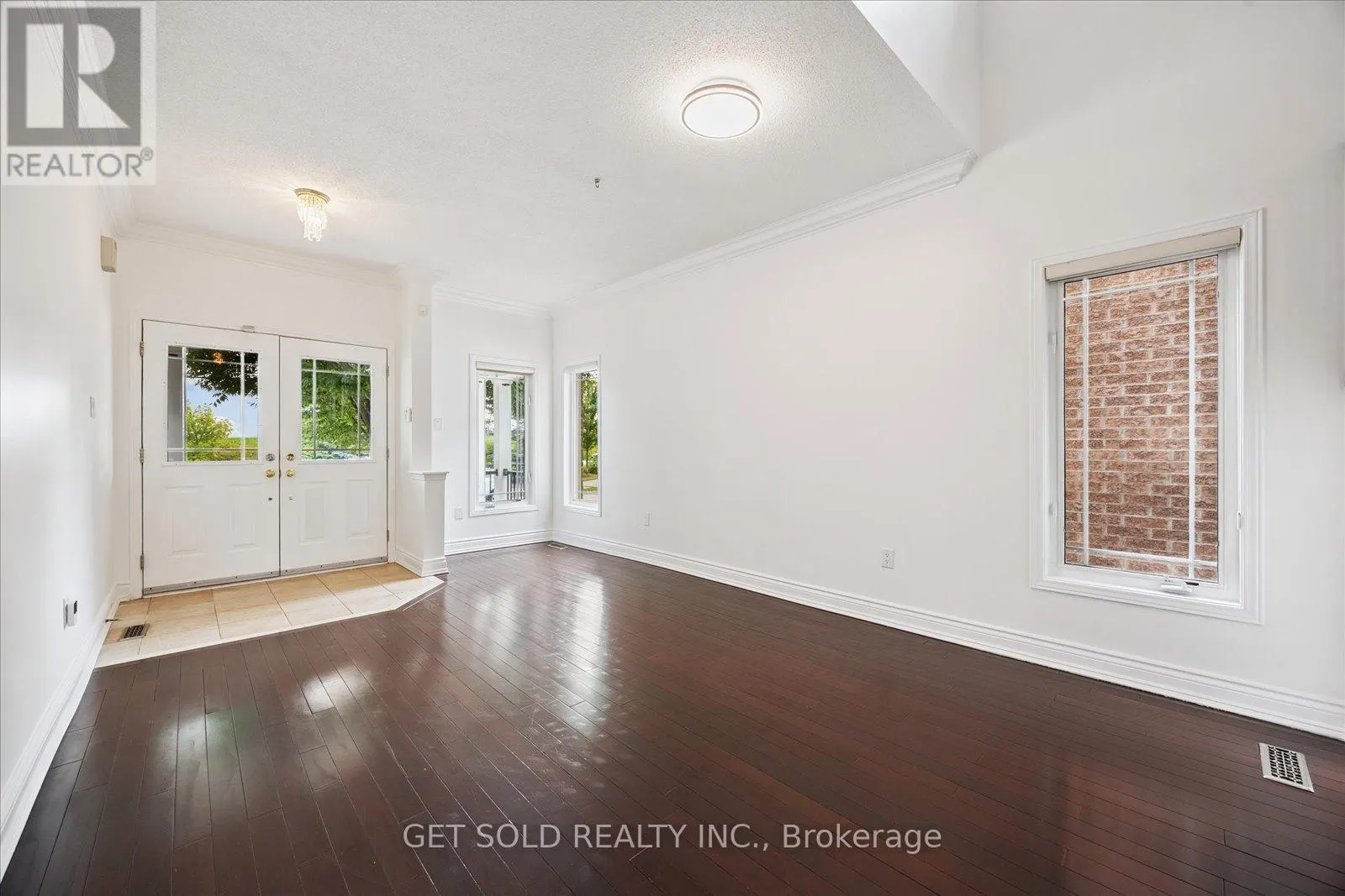 28 BARDEN CRESCENT