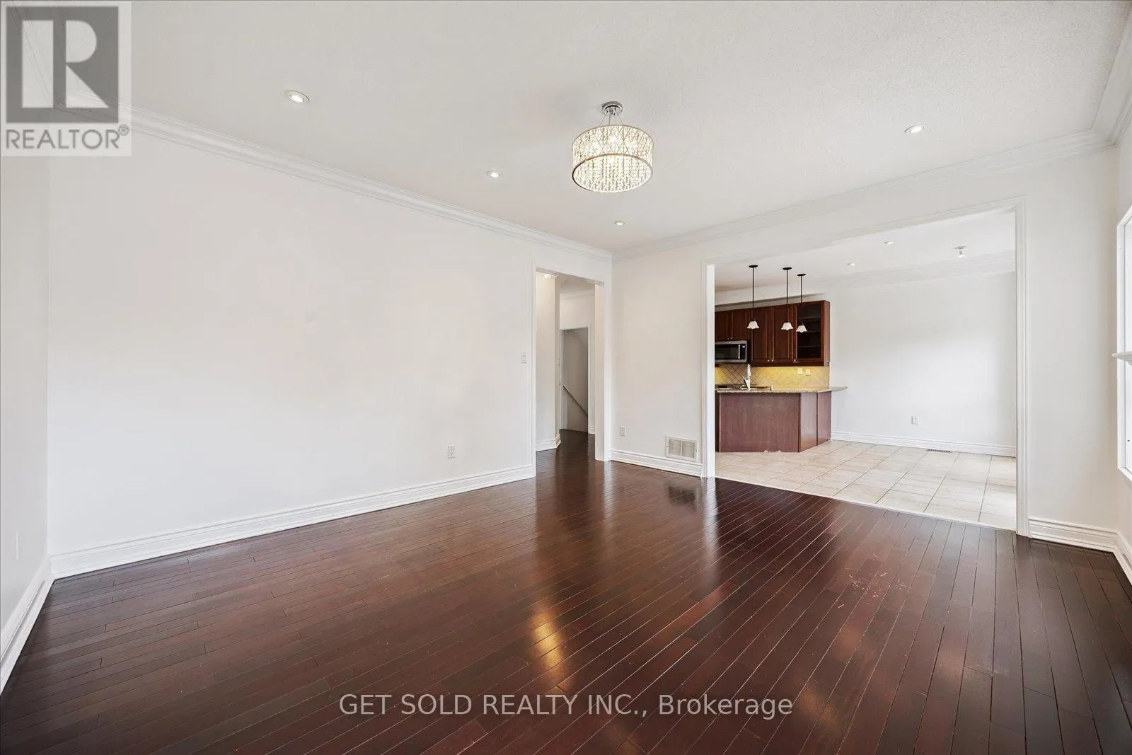 28 BARDEN CRESCENT