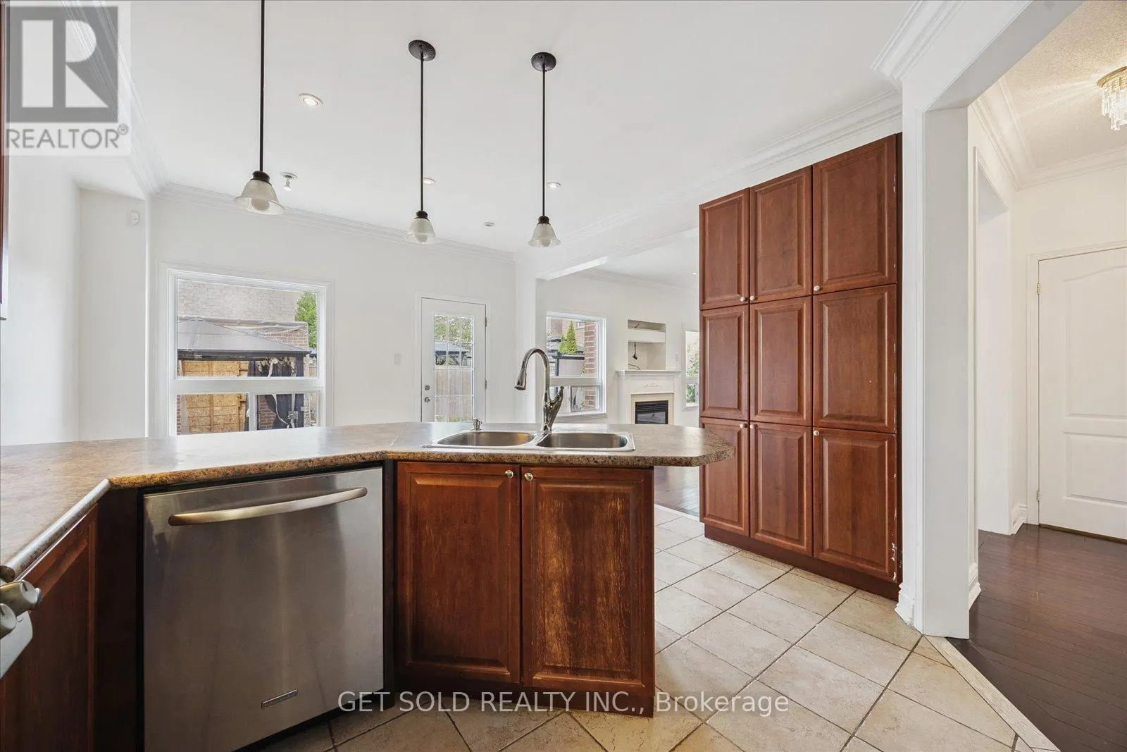 28 BARDEN CRESCENT