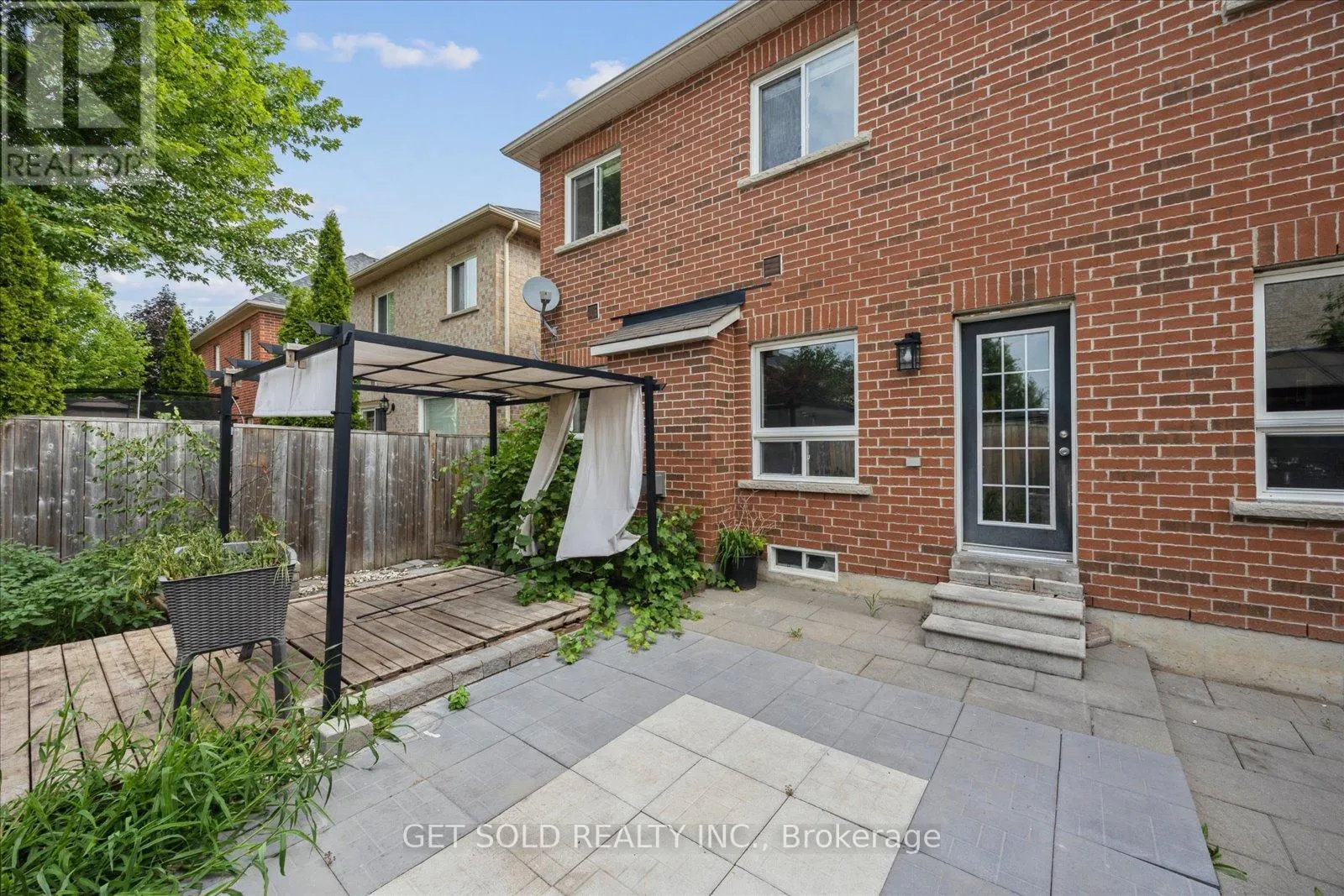 28 BARDEN CRESCENT