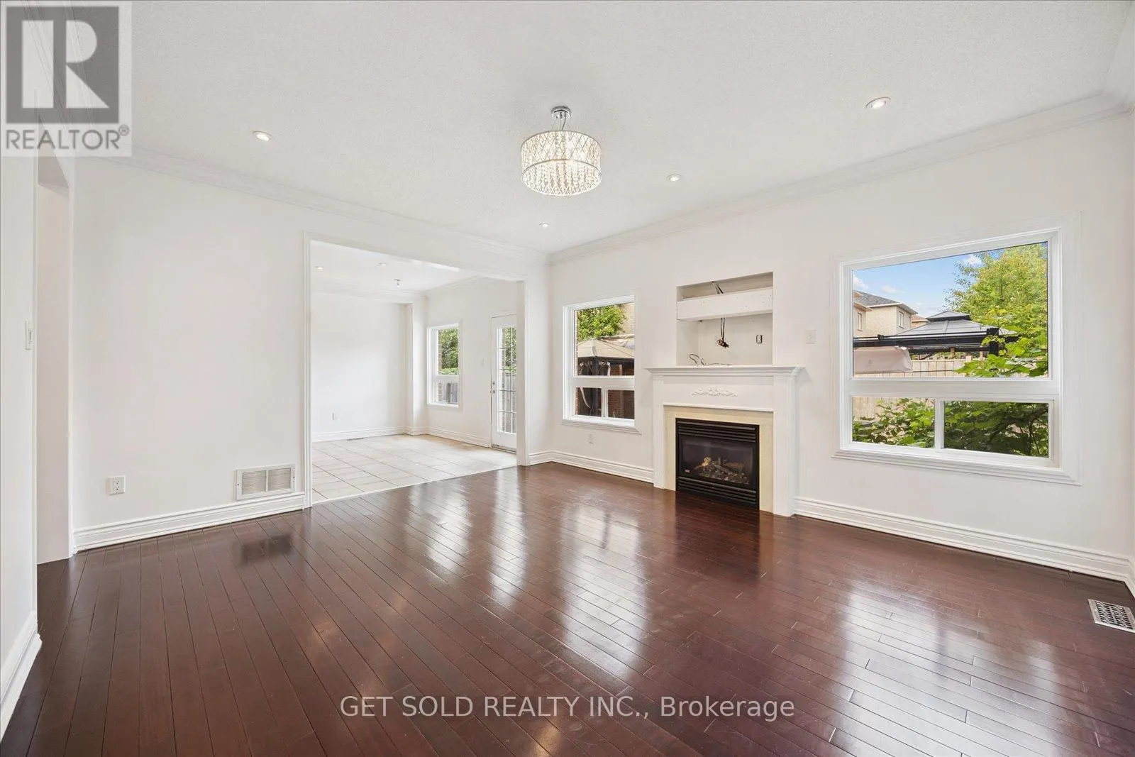 28 BARDEN CRESCENT