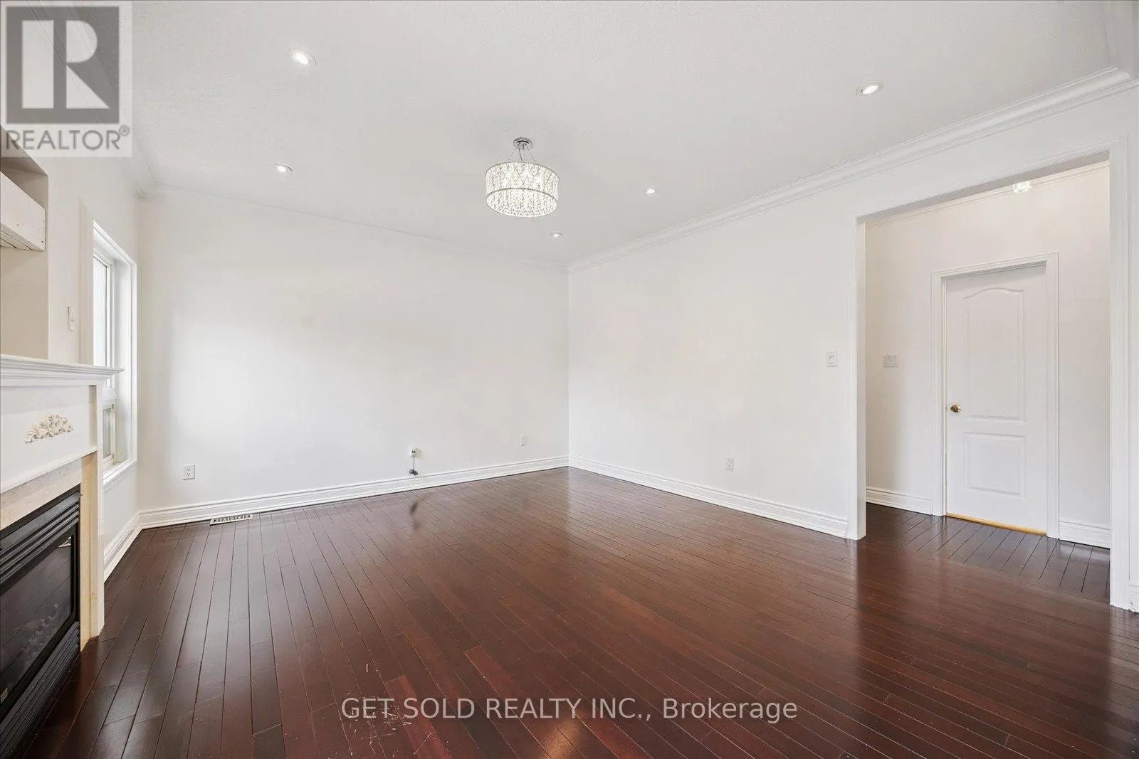 28 BARDEN CRESCENT