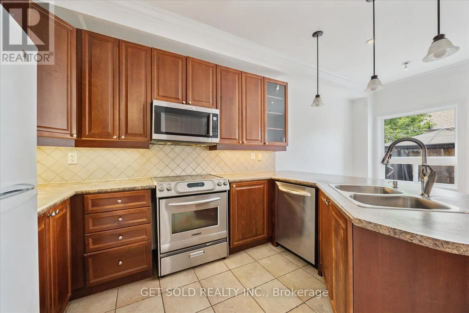 28 BARDEN CRESCENT