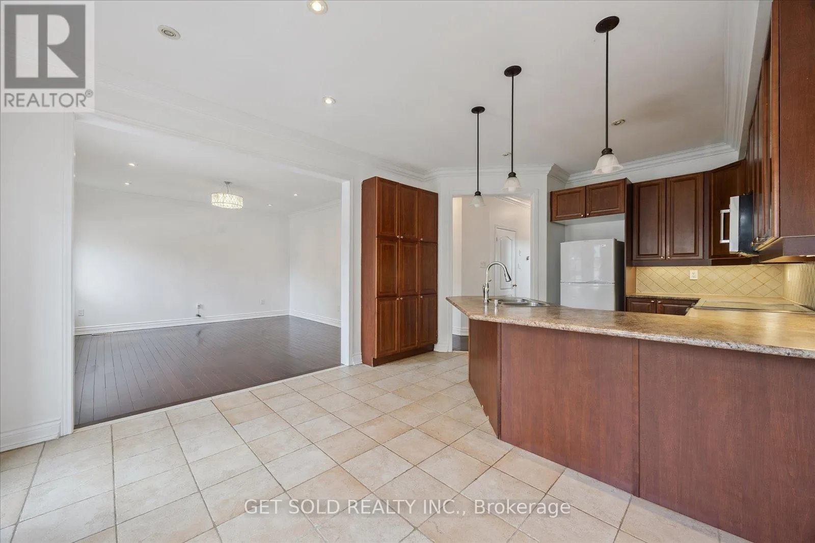 28 BARDEN CRESCENT