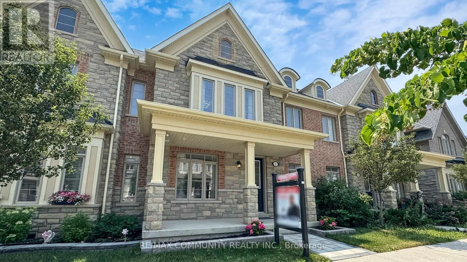 11 CLUTTERBUCK LANE NE