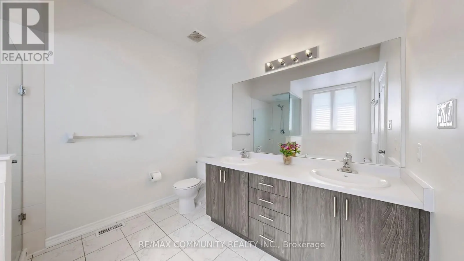 11 CLUTTERBUCK LANE NE