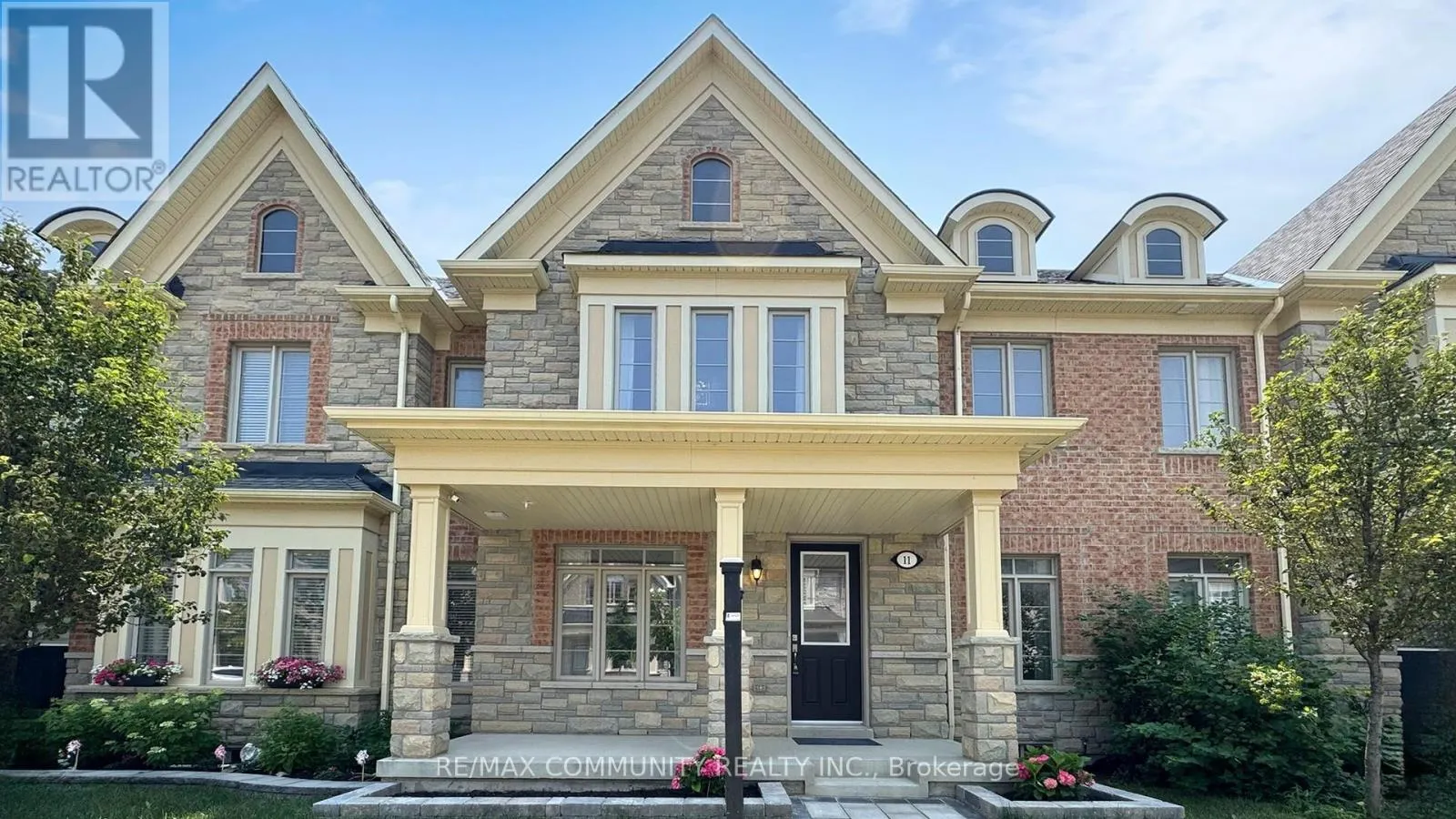 11 CLUTTERBUCK LANE NE