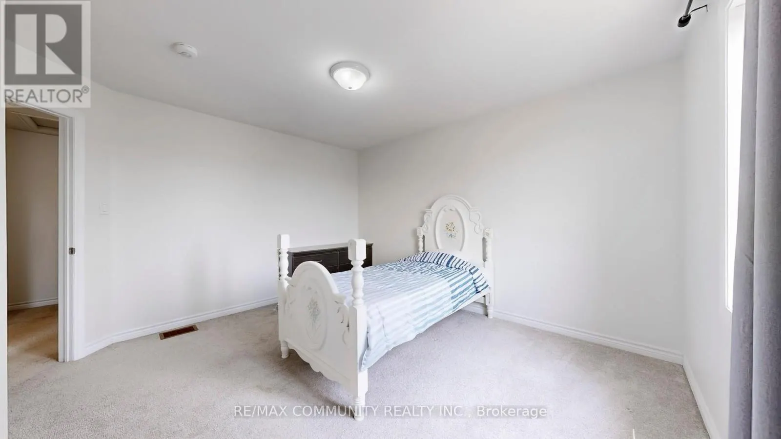 11 CLUTTERBUCK LANE NE