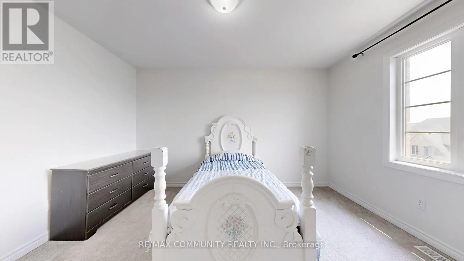 11 CLUTTERBUCK LANE NE