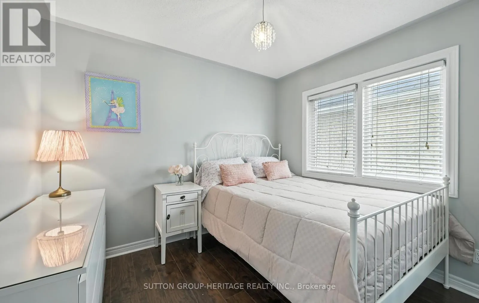 4 BARCHESTER CRESCENT