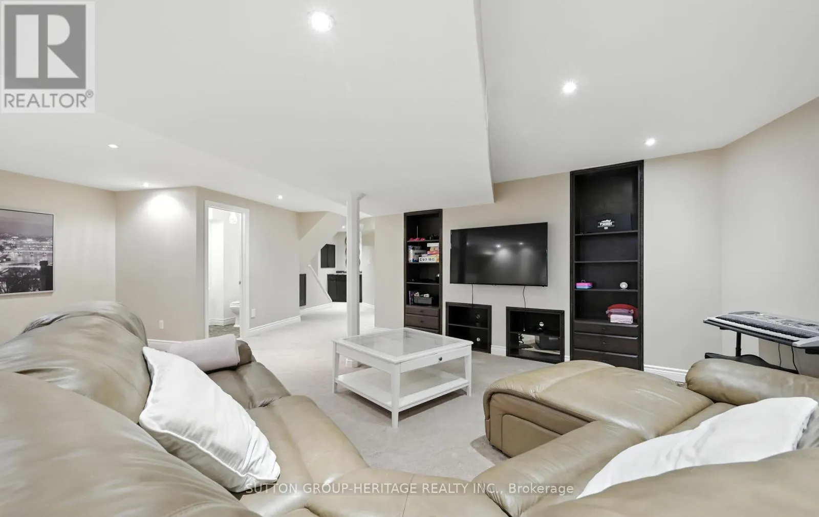 4 BARCHESTER CRESCENT