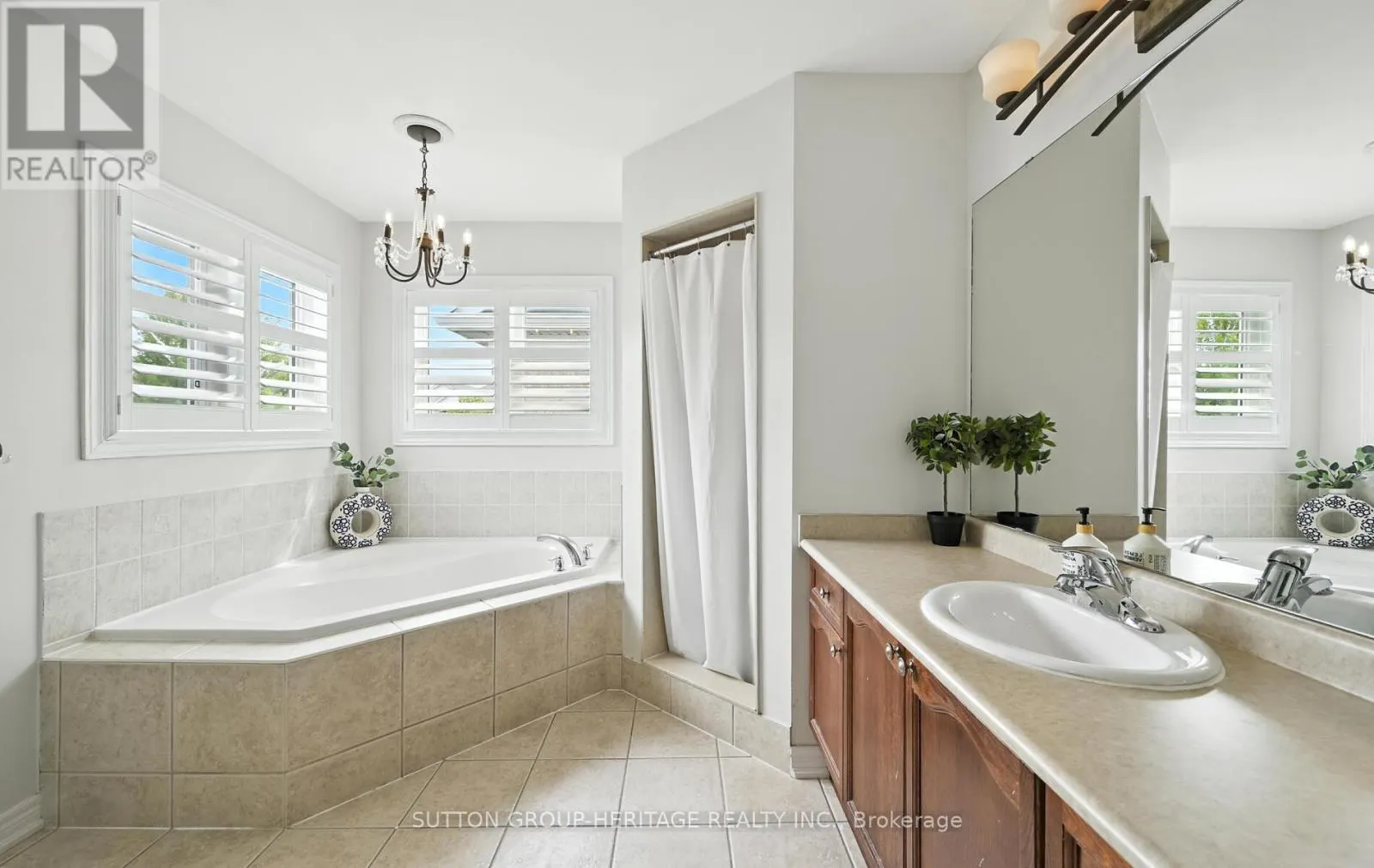 4 BARCHESTER CRESCENT