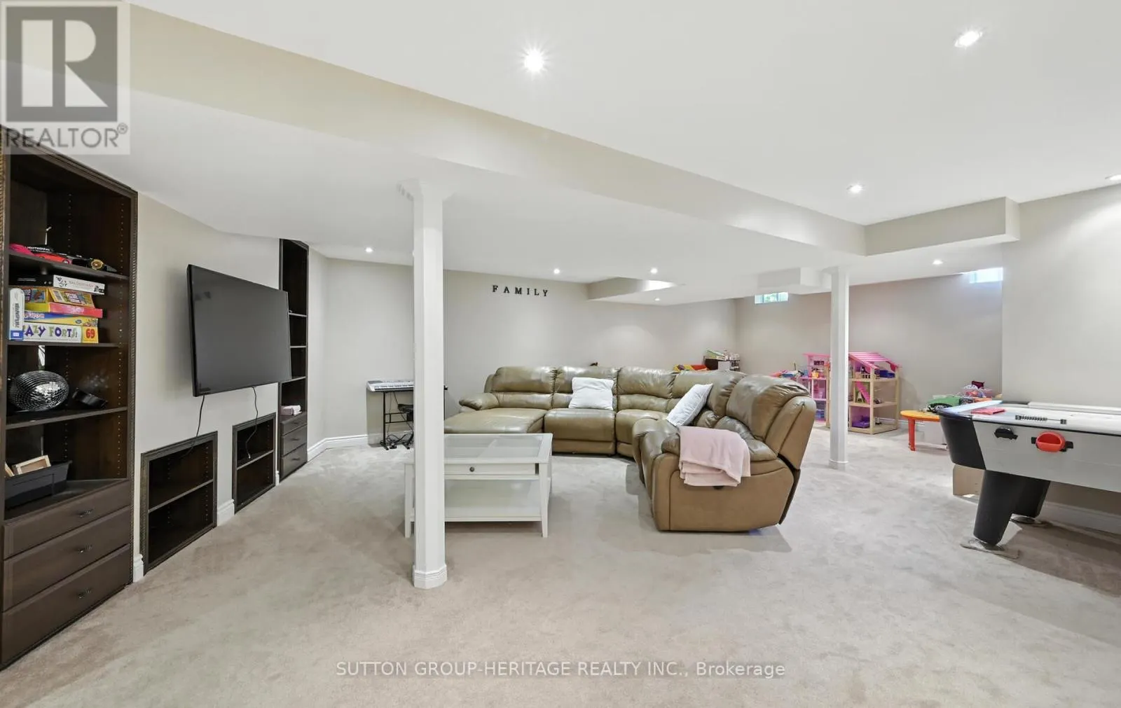 4 BARCHESTER CRESCENT