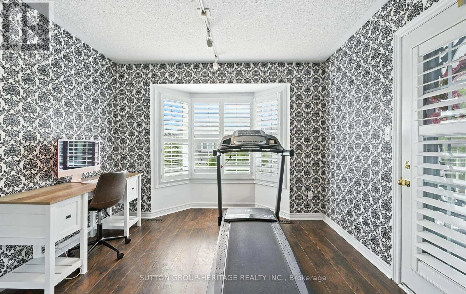 4 BARCHESTER CRESCENT